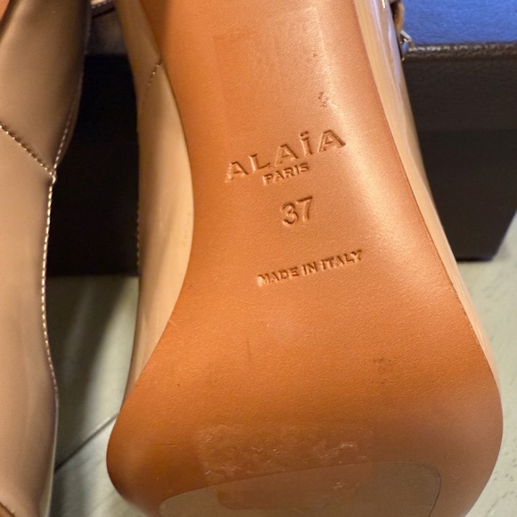 ALAIA(new) brand Tan - no other colour is like this, it's pinky warm & gorgeous! - Picture 13 of 14
